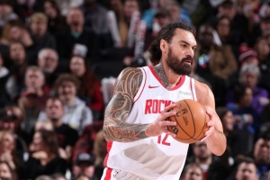 抢板和防守很行！亚当斯替补抢9篮板&防守贡献2断2帽 3中2得4分