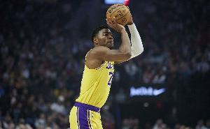 出手就有！八村塁首节3中3&三分2中2拿到8分 另有1篮板