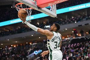 字母哥开赛季6场合砍至少200分75板35助 NBA历史最快