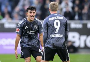 法兰克福官方：中场乌尊肌肉受伤，缺席时间待定，祝尽快康复！