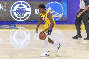 没有出手！布朗尼半场出战9分49秒送出2次助攻