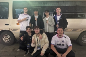 联动！CSGO小蜜蜂五人组与GALA、Meiko合影