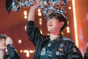 LOL官推： ❌ONE-R ❌TWO-R ✅THREE-R