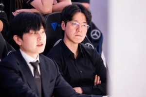 五冠教头！kkOma成为历史首位5次夺得世界赛冠军的教练