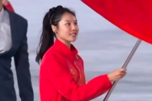 全运会开幕式 女篮国手张茹担任河南体育代表团的旗手