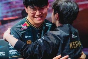 历史第一下路！赛事官方分享Gumayusi、Keria拥抱照片