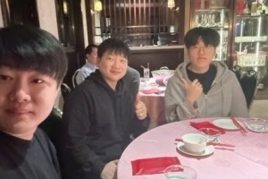 来谈续约还是劝他回LCK？Kael经纪公司负责人晒与Kael合照