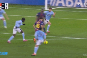 马科斯-阿隆索手球送点的VAR语音：手臂离开身体阻挡皮球，点球