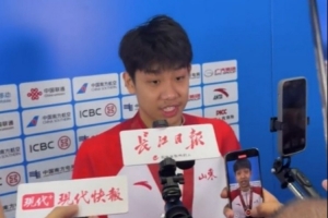 张展硕：潘展乐是我的偶像 我们关系很好 我有很多问题都向他请假