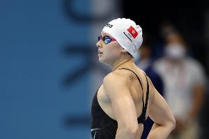 全运会女子100米自由泳半决赛成绩：何诗蓓53.46秒排名第一