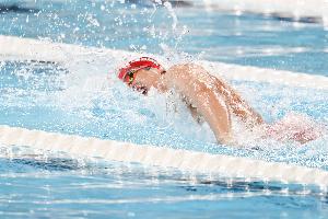 全运会男子50米自由泳预赛：余贺新、潘展乐等晋级半决赛