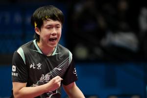 王楚钦拿下2分，樊振东缺阵！全运乒乓球男团小组赛：北京3-2上海