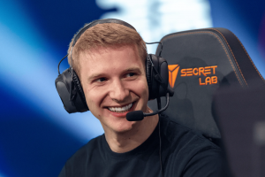 T1官宣Gumayusi离队 Jankos震惊：传奇阵容正在慢慢分崩离析