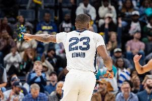 突然发力！科沃德连中三分独得8分 率队反超打停马刺