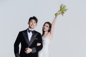 黄雅琼晒与刘雨辰婚纱照：镜头里是我们，镜头外是余生❤️