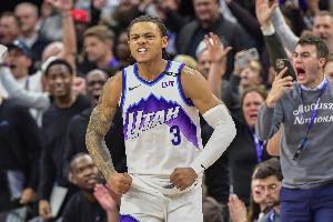 冲击力很强还能串联！基昂特·乔治半场6中4拿到11分2板6助