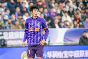 记者谈谢维军肋骨骨裂：把有事说成没事，也体现了小谢的个性