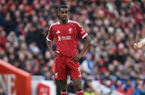 迷失至今1.4亿伊萨克5场英超0球+4次首发全败，最高评分仅6.5