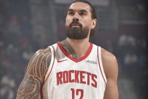 昨日亚当斯防守的15分钟内 约基奇3中1得6分3助&正负值-13