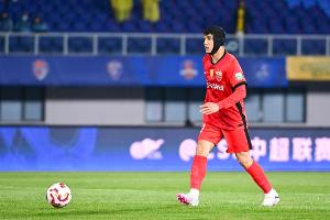 吾米提江：主教练总单独带我训练，希望以后在海港多拿几个冠军