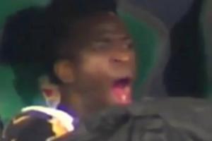 马卡报：维尼修斯被拍到在替补席打哈欠，是困了还是漠不关心？