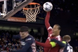 今日趣图：十佳球首位，且看世一卫力劈华山！不愧效力过凯尔特人