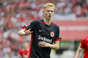 记者：拜仁和英超球队关注雨果·拉尔森，转会费5000万到5500万欧