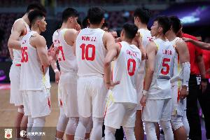 发生了什么？中国男篮在8月的亚洲杯赢了韩国 但今天在世预赛输了