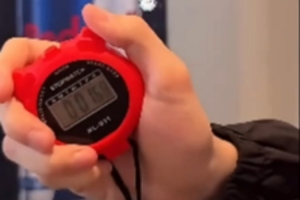 这么准的吗？Faker掐秒表 时间精准控制在5.00