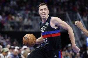 疯狂打铁！邓肯·罗宾逊半场7投1中&三分6中1 得到3分2助3断