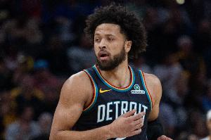 歇一会被追10分！康宁汉姆首节5中3&三分3中2砍10+3+2 正负值+13