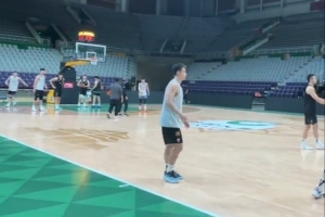 工作室官博晒赵继伟训练：状态很好……训练ing，新赛季加油