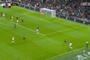 漂亮！库杜斯凌空爆射破死角，莱诺飞扑无能为力