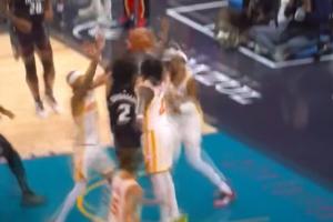 一人晃一队！CC变向+转身晃过2人直入禁区空中再躲3人拉杆锁胜局