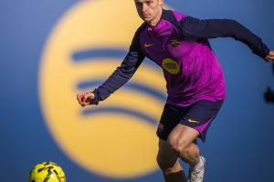 巴萨战马竞名单：德容因发烧缺席 莱万、拉什福德、佩德里在列