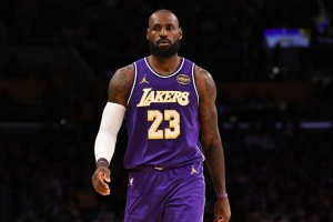 路威：所有伟大球员都会被人挑衅 乔丹科比库里当然也包括詹姆斯