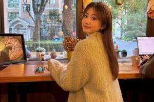 主持人吉尼晒照：平静的幸福贯穿我生活的每分每秒～ ​​​