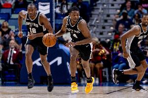 团队篮球！文班缺席至今马刺6胜2负 目前14胜6负暂列西部第四