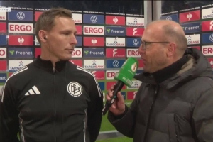 裁判谈点球判罚：塔的手臂扩大了防守面积，凯恩肘部碰到对方面部