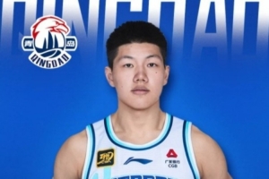 解说：胡小龙的伤…非常严重 祝福他尽快度过这段艰难的日子吧