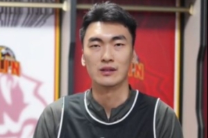 刘雁宇：和球队建立起了默契 从防守和篮板做起