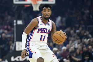 一节花？爱德华兹空位压哨三分再进 76人首节领先勇士20分！