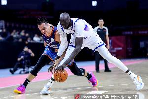 内线巨塔！法尔出战17分钟砍下16分9板2断 罚球15中10