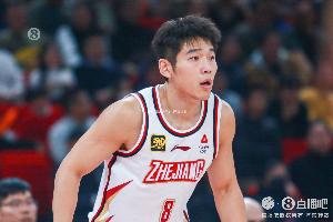 弹无虚发！陆文博半场4中4高效拿下10分1篮板