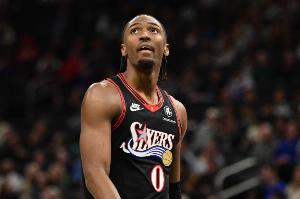 风驰电掣！马克西半场13中7砍下18分3板2断 正负值+26最高