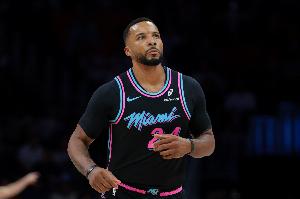 阿德巴约打趣：对鲍威尔最初印象他是个罗圈腿 我还告诉了我妈