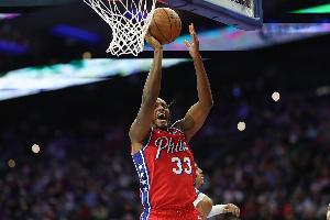 替补很准！贾巴里·沃克半场4记三分拿下16分2板1助1断