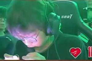 和平精英手游比赛也能窥屏？国外选手决赛偷看对手手机被取消资格