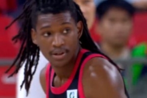 准且全能！史密斯6记三分球拿下27分6板6助2断