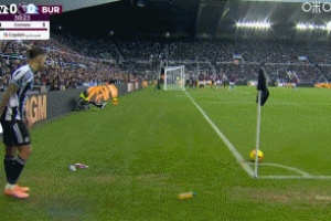 神仙球吉马良斯主罚角球直接破门！纽卡1-0领先伯恩利